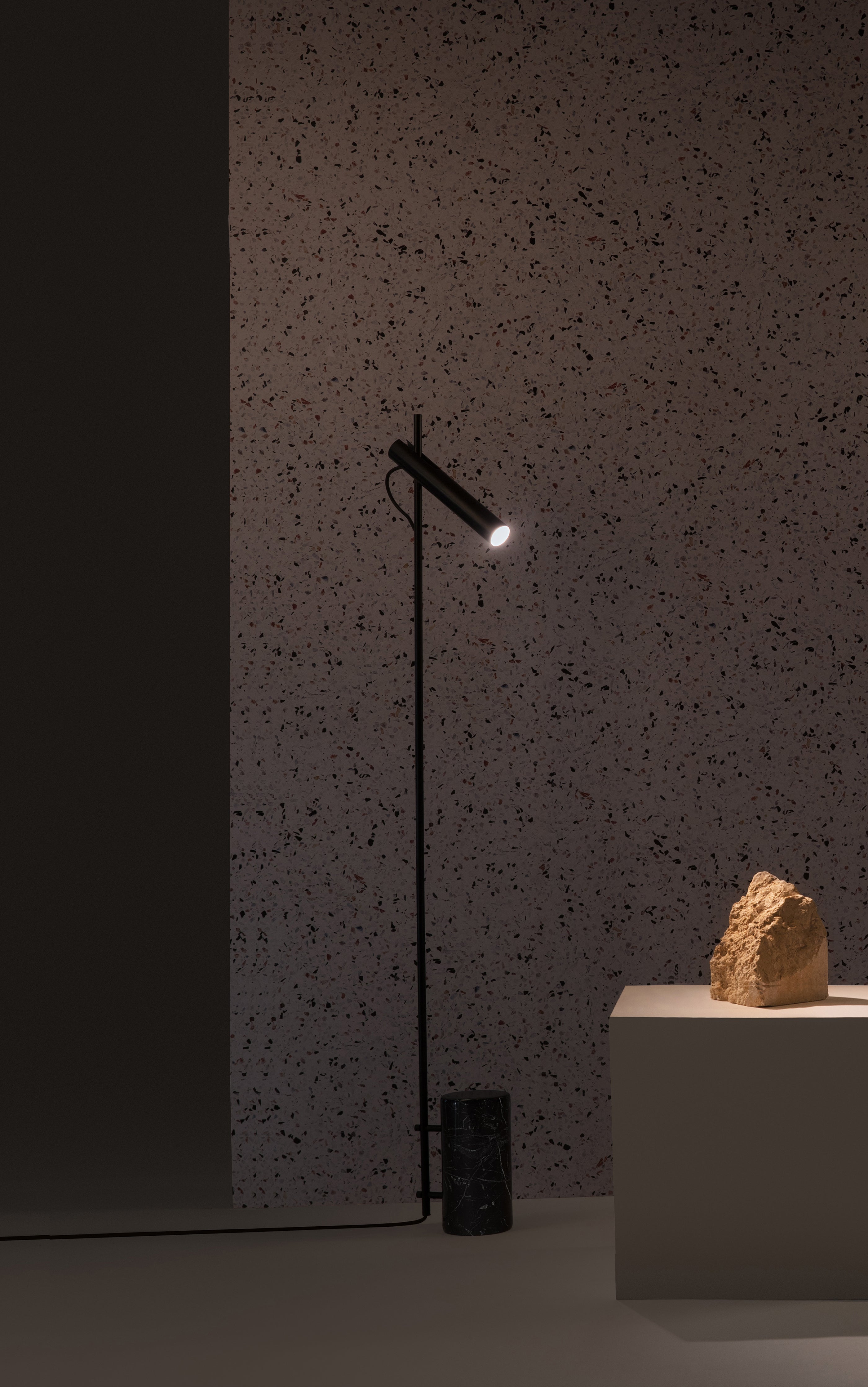 Peek Floor Light - Black